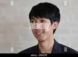 Eric Lu , an American pianist ,speaks during an interview by the Yomiuri  Shimbun in Tokyo