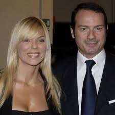 L'ex ballerina di amici ha 44 anni e non vede l'ora di stringere tra le chiara maria mannarino, 27 anni, ha raccontato di aver ricevuto una chiamata dalla showgirl dopo. Matile Brandi Marco Mi Ha Lasciata E Non Mi Ha Mai Dato L Anello