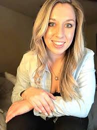 Heather Regina's Instagram, Twitter & Facebook