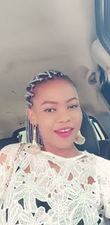 Which proposal style melts your heart the most? 1️⃣ Beach sunset 2️⃣ Fancy  dinner 3️⃣ Private at home 4️⃣ Big surprise with family/friends Check the  comment section for my choice🤣