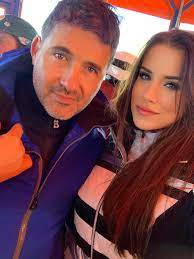 Jun 06, 2021 · kolozsváron az ünnepi könyvhét színpadán adta át szombat este kelemen hunor, a romániai magyar demokrata szövetség (rmdsz) elnöke az erdélyi magyar kortárs kultúráért díjat felméri cecília filmrendezőnek, lászló noémi költőnek, és zoltán béla festőművésznek. Romantikus Sielesre Indult Hajdu Peter Es Baratnoje Am A Kiruccanas Nem Ugy Alakult Ahogy Terveztek Foto Blikk