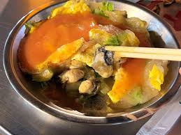 大慶夜市輝哥蚵仔煎，料多實在，煎皮QQ吃起來像麻糬