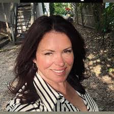 Angela Mchugh's Instagram, Twitter & Facebook