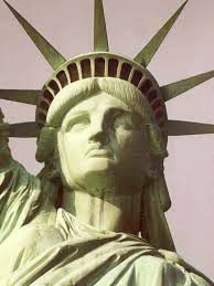Wenn sie alles gesehen haben, was sie möchten, gehen sie zurück zum boot. Was Ist In Der Hand Der Freiheitsstatue Freiheitsstatue In New York