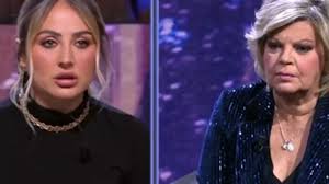 El duro cara a cara de Rocío Flores y Terelu Campos por el documental de Rocío Carrasco en '¡De Viernes!': "Sabías que iba a hablar"