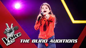 Justin zingt altijd op zijn kamer, dus zijn mama schreef hem in voor the voice kids zodat ze hem ook eens horen zingen. Thalia Talking To The Moon Blind Auditions The Voice Kids Vtm Youtube