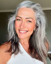 Carolyn Richter's Instagram, Twitter & Facebook