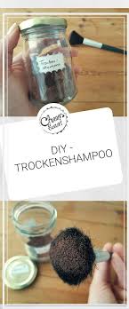 Trockenshampoo Selber Machen Mit 3 Einfachen Haushaltsmitteln Lasst Sich Troc Mit Bildern Trockenshampoo Haarpflege Selber Machen Shampoo Selber Machen