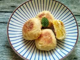 Kue ini termasuk jajanan yang mudah di temukan di karena kali ini resepkuerenyah akan mengulas tentang resep kue pia kacang hijau yang mudah dan enak. Camilan Akhir Pekan Bakpia Kacang Hijau Womantalk