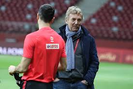 Napastnik bayernu monachium strzelił gola w szóstym ligowym meczu z rzędu. Ile Bramek Robert Lewandowski Strzeli Augsburgowi Zbigniew Boniek Przeszedl Samego Siebie