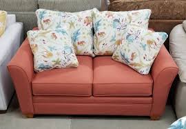 I Really Love The Look Of This Dusty Rose Colored Love Seat The Four Pillow On It Make It Look Extra Comfy Consignment Furniture Furniture Warehouse Love Seat