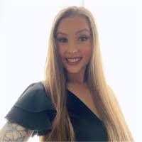 Kayla Kling's Instagram, Twitter & Facebook