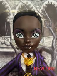 Actualización de la revisión de Bianca : r/MonsterHigh