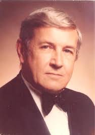 Kim Eakins's Instagram, Twitter & Facebook