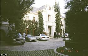 R.i.p m.ji dont claim any copy right. Photos Michael Jackson S Chaotic Bedroom In Unseen Photos New Images As Promoter Tells Trial He Was Scared To Death By Star S Treatment The Recorder Online News