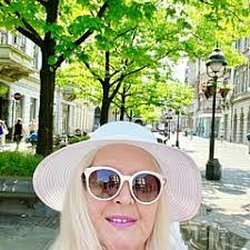 Lisa Knauff's Instagram, Twitter & Facebook