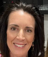 Dee Long's Instagram, Twitter & Facebook