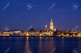 Want antwerpen heeft namelijk veel te bieden qua winkels, musea en nationaal erfgoed. Nacht Blick Uber Beleuchtete Stadt Von Antwerpen Belgien Lizenzfreie Fotos Bilder Und Stock Fotografie Image 42277668