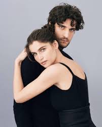 Laetitia Casta and Louis Garrel are expecting a baby. For the model, this  will be the 4th child, and for her husband, actor Louis Garrel, the first.