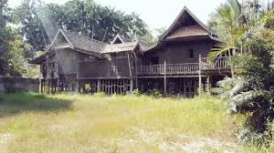 Kayu buton di puncak tebar layar rumah tradisional anjung warisan. ð˜ð˜„ð˜ð—¸ð—¶ð˜€ð—®ð—µ On Twitter Turut Dikenali Sebagai Tujuh Rumah Putera Pura Tanjung Sabtu Merupakan Gabungan Tujuh Rumah Kayu Tradisional Terengganu Di Kawasan Tanah Pusaka Seluas 5 66 Hektar Berdekatan Dengan Tebing Sungai Nerus Ada