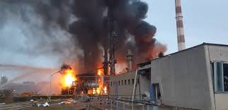 Die letzten baustützen waren verbaut. Oliver Ritz Official On Twitter Raffinerie In Bayern Explodiert Explosion In Bavaria Refinery Explosion Bavaria Bayern Germany Deutschland Damage Raffinerie Refinery Ingolstadt Vohburg Bayernoil Https T Co 7pqsgdfhj6