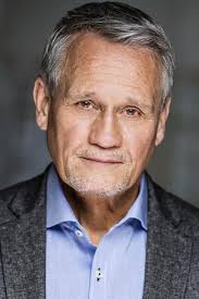 MVP: Most Valuable Primate (2000)