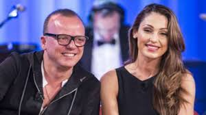 Gigi d'alessio distrutto dal dramma in famiglia: Gigi D Alessio Frequenta Una Sosia Di Anna Tatangelo Tutti I Dettagli