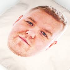 LUXUSNÁ HANDRA PELLE! Myslíme, že sme prezidentovi dali dosť času ukázať,  že to je inak. Ale po vymenuvaní exkotlebovca, čo chce vystúpiť z NATO a EÚ  za miňistra sa luxusná handra môže