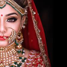 A Imagem Pode Conter Uma Ou Mais Pessoas E Close Up Indian Wedding Makeup Bridal Photoshoot Bridal Photography Poses