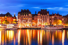 In de grootste stad van zweden kun je heerlijk eten en natuurlijk genieten van fika; S Avonds Landschap Van Stockholm Zweden Stockfoto S Freeimages Com