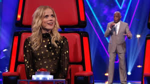 The voice senior zeigt in sat.1, dass auch die generation ab 60 jahren mit gesangstalent verblüfft. 71 Year Old Sweeps The Judges Off Their Feet With Unchained Melody On The Voice Senior