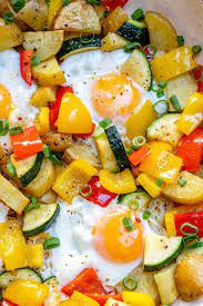 One Pan Egg And Veggie Breakfast Recipe Veggie Breakfast Favorite Breakfast Recipes Healthy Low Calorie Dinner