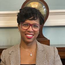 Tamara Richard's Instagram, Twitter & Facebook