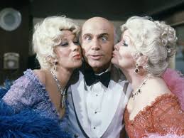 Gavin macleod, the veteran supporting actor who achieved fame as sardonic tv news writer murray slaughter on the mary tyler moore show and stardom playing cheerful capt. Yhz9ctlgjida6m