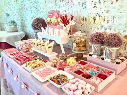 Puedes poner en ellos cupcakes o llenarlos. Candy Bar Comunion Mesas Dulces Cumpleanos Mesas De Chuches Comunion Decoracion Mesas Dulces