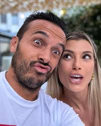 Felices 31 mi amor !!! Ojalá estuviéramos juntos para celebrarlo, te echo  mucho de menos pero pronto nos veremos y lo celebraremos como se merece.  Gracias por hacerme sentir tan especial a