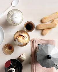 Nel manga aria (2005) di kozue amano, la protagonista akari riceve un biglietto per viaggiare sul treno della via lattea, ma rinuncia all'opportunità per darlo a un gattino che l'aveva perduto. 38 Affogato Ideas Affogato Food Desserts