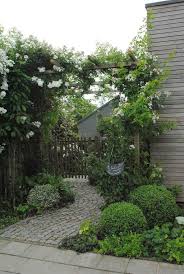 95 Beautiful Side Yard Garden Pathway Design Ideas Sideyards Side Yards That Ar Beautiful In 2020 Front Yard Landscaping Side Yard Landscaping Yard Landscaping