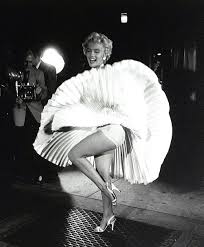 Marilyn monroe (/ ˈ m ær ə l ɪ n m ʌ n ˈ r oʊ /; A Dame Like Me Marilyn Monroe Marilyn Monroe Photos Marilyn