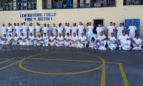 Asesinados aproximadamente a las 4 pm, en el sector 2 del centro penal de izalco fase 1, en las celdas 2, 9, 10 y 13 cuando se realizaba el conteo a la hora del encierro. Direccion General De Centros Penales Pa Twitter Seguimos Entregando Los Kits De Higiene Personal A Privados De Libertad Del Centro Penal De Izalco Fase 1 En Sonsonate En El Marco De La