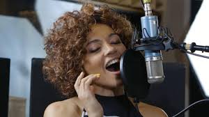 Sophia urista kencingi penonton (brass against). Brass Against