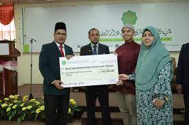 Derma siswa melanjutkan pelajaran ke ipt tempatan. Zakat Kedah Serah Bantuan Pendidikan Ramadhan Lembaga Zakat Negeri Kedah Darul Aman