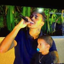 25,097 likes · 284 talking about this. Apos Anunciar Carreira No Futebol Livinho Faz Live Cantando Proibidao Ao Lado Do Filho E Agita A Web Popline