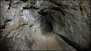 Authorities have discovered more than 100 such tunnels under the border, some equipped with lighting, ventilation and even rail systems. Authorities Along U S Mexico Border Find Tunnel With Rail System Solar Powered Lighting Under California