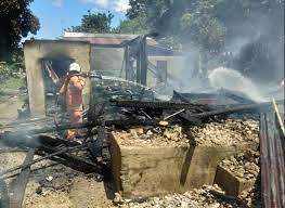 Rumah Terbakar Jiran Selamatkan Warga Emas Kudung Kosmo Digital