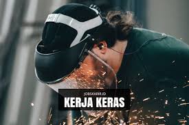 Tentu saja bekerja sangat keras. Tips Kerja Keras Dan Cerdas Yang Efektif Saat Bekerja