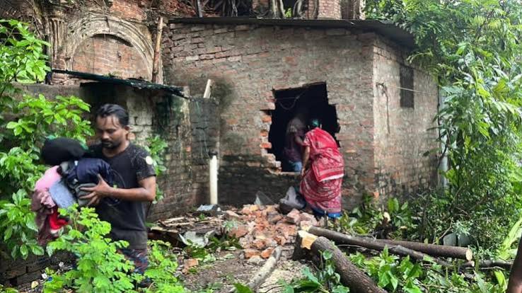 Old house partially collapsed in regent park area