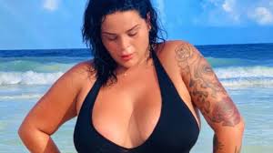 Her birth sign is leo and her life path number is 1. Sarah Fraisou 1 Gossip