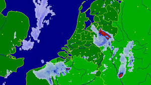 Combinatie satelliet, buienradar en onweerbeeld van nederland. Buienradar Heeft Het Zwaar Rtl Nieuws