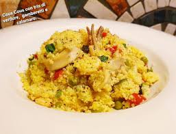 Un primo ideale per la stagione estiva, veloce, gustoso e da servire sia freddo che caldo. Cous Cous Con Tris Di Verdure Gamberetti E Calamari Cucina Con Mirko Runci